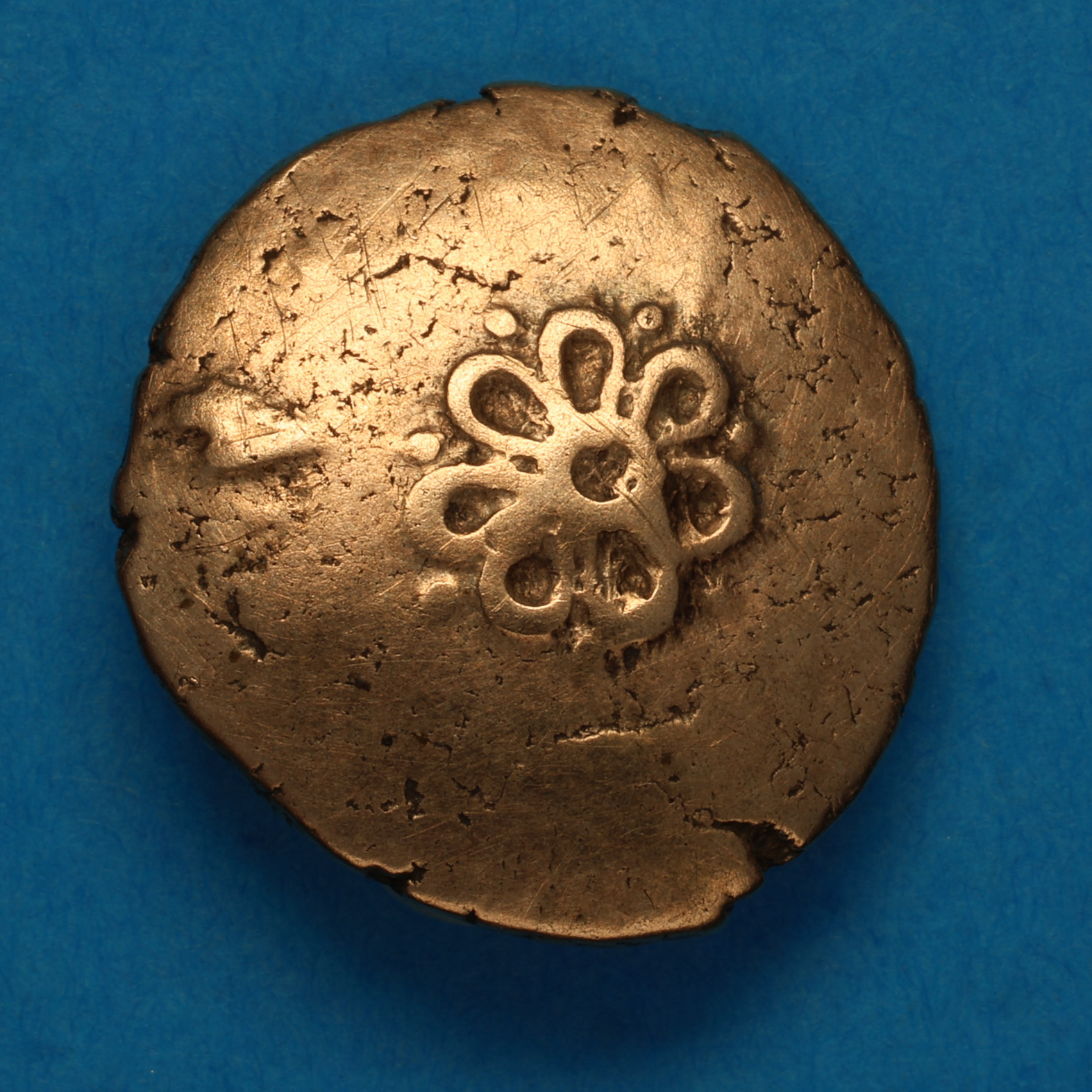 Catuvellauni Addedomaros c. 45-25 BC Addedomaros Flower Gold Quarter Stater *Very Rare* - Image 4
