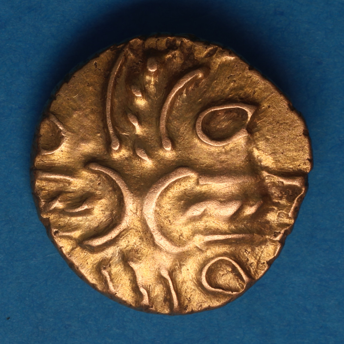 Catuvellauni Tasciovanos c. 25 BC-AD 10 T. Camul Gold Quarter Stater *Extremely Rare* - Image 4