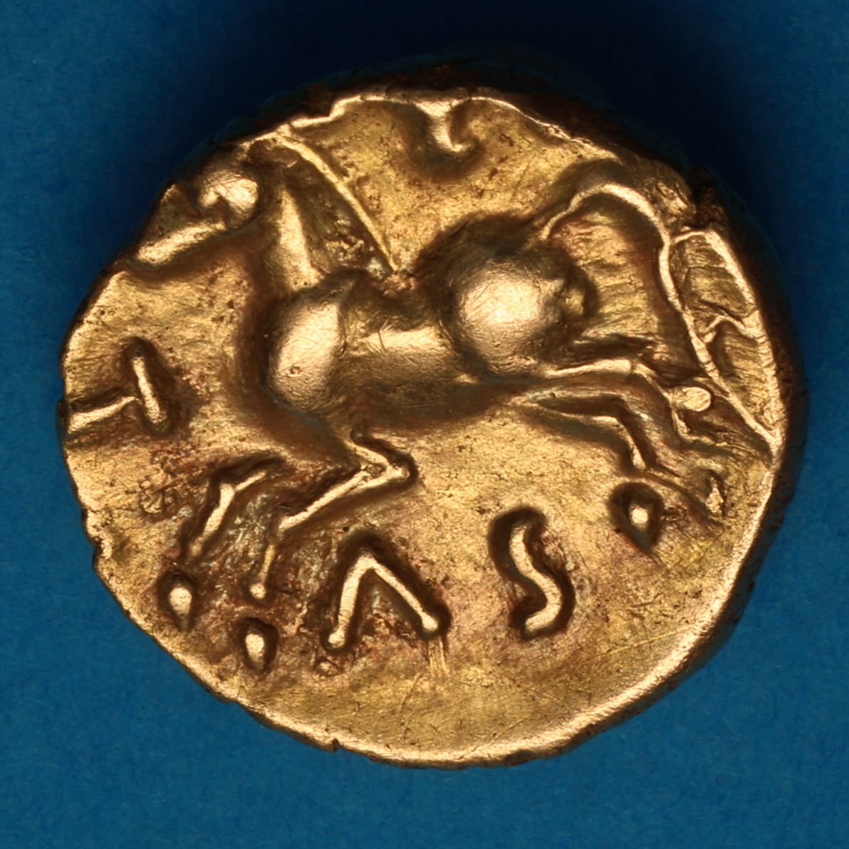 Catuvellauni Tasciovanos c. 25 BC-AD 10 Rings Gold Quarter Stater *Excessively Rare* - Image 3