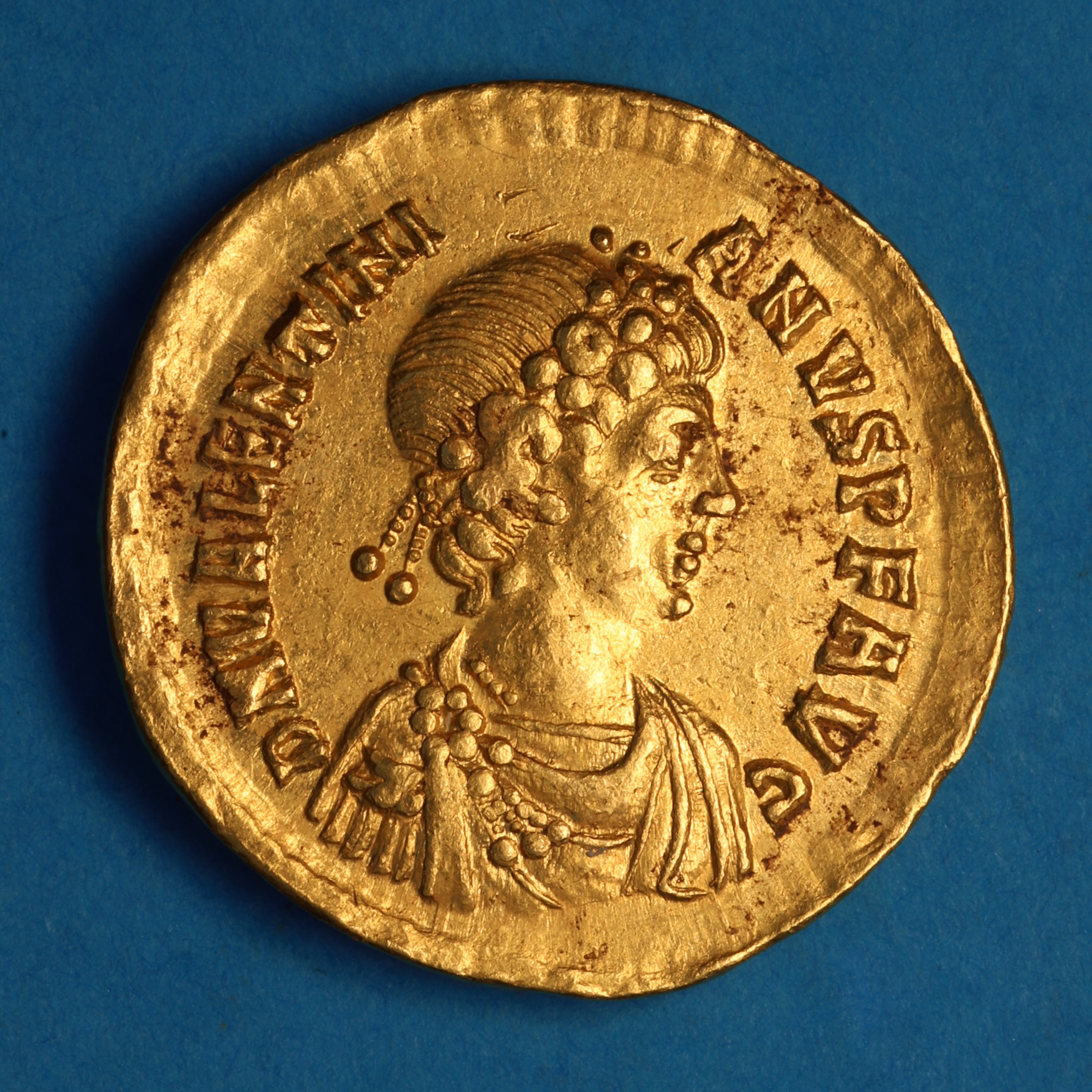Valentinian II AD 375-392 Gold Solidus Constantinople - Image 3